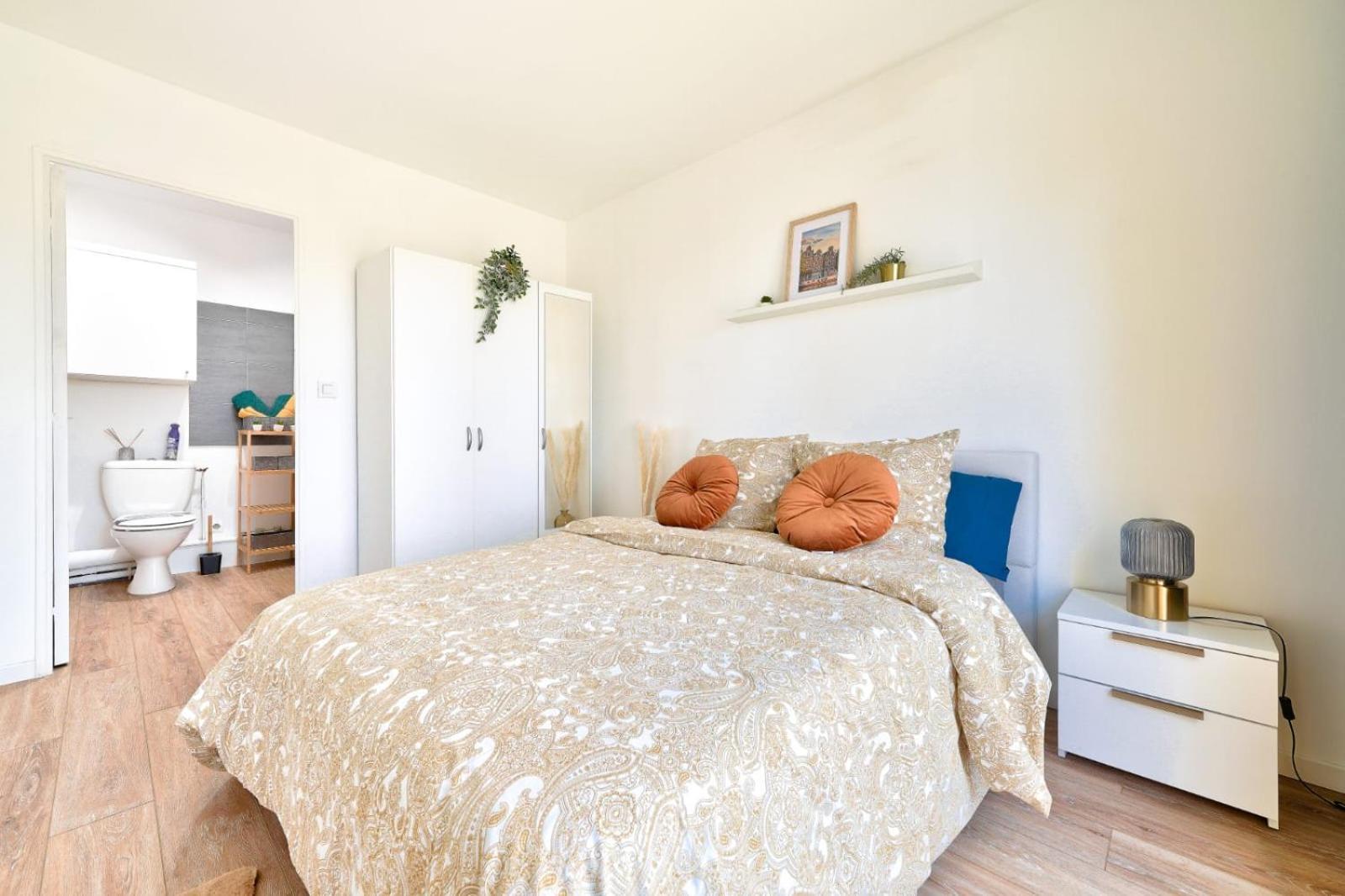 Le Cosy Yellow Appartement Lumineux A 5 Min De La Gare D'Evry Avec Parking Gratuit Courcouronnes المظهر الخارجي الصورة